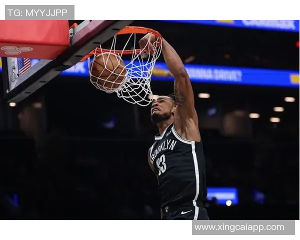 克拉克斯顿高效表现全队依赖他12投8中轻松砍下17分4篮板2助攻